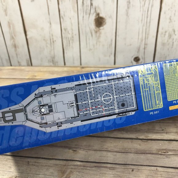 NEW Trumpeter USS Independence LCS-2 Warship Model Kit Plastic 2010 SEALED - Picture 11 of 12